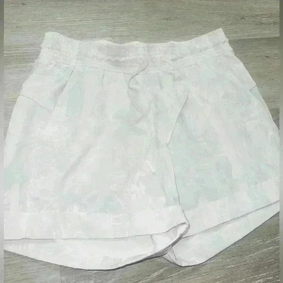 Lululemon Spring Break Away Short *4-way Stretch 3"
Eternal Wave White size 4 - Picture 7 of 13
